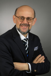 Dekan Jürgen Hacker